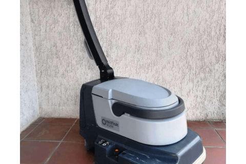 Akumuliatorinė grindų plovimo mašina NILFISK SC250